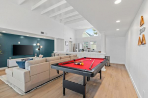 Luxurious Uptown Home - Mountain Views, Pool Table, Workspace, Parking!